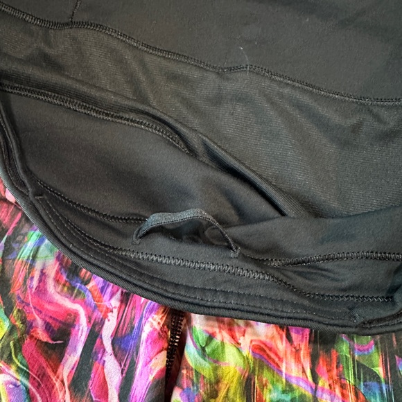 Lululemon Shorts Size 8 Black and Pink Print - Picture 3 of 10